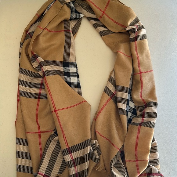 Burberry - Picture 1 of 5